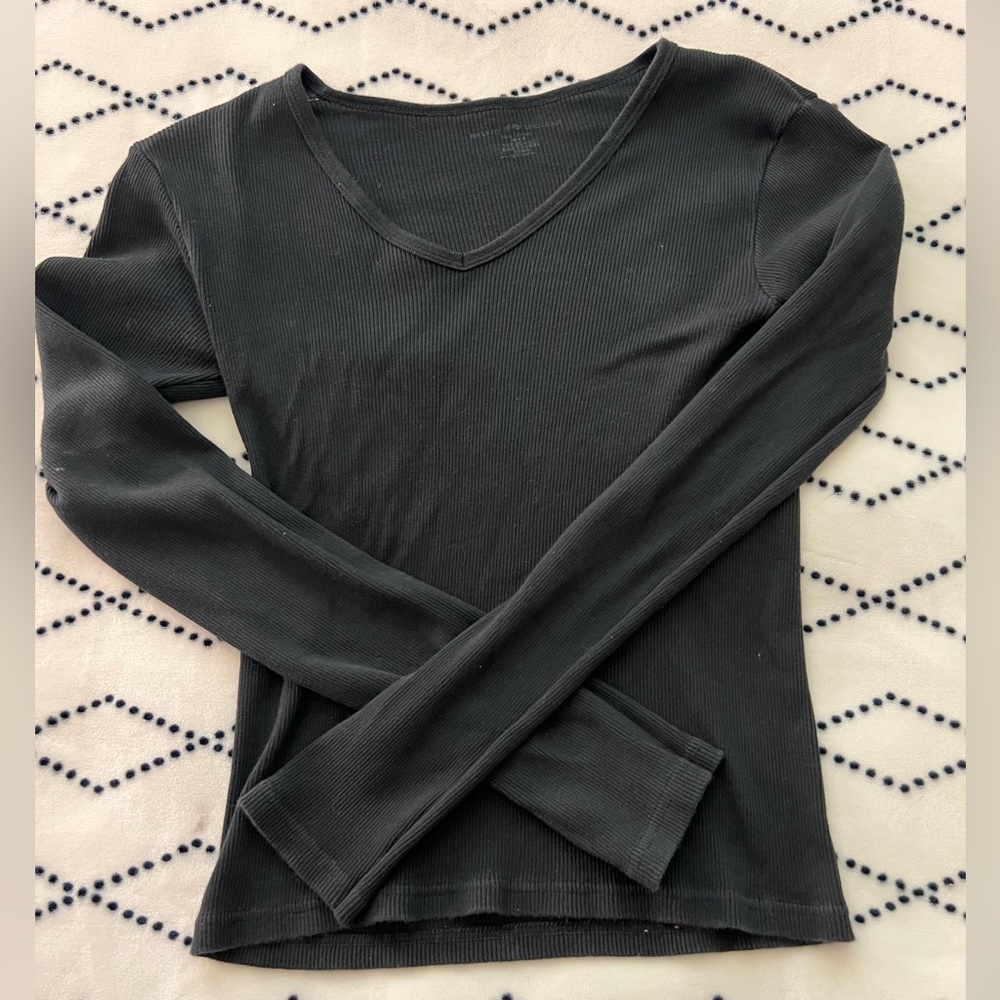 Brandy Melville long sleeve v neck